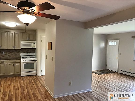 5th image of 819 Cricket Ln