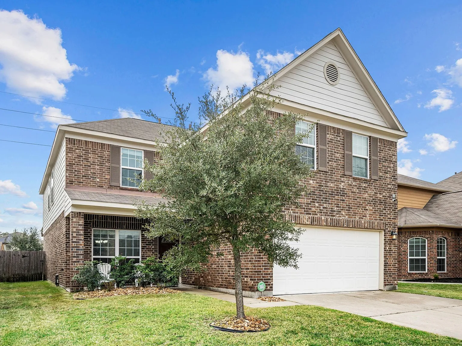 4 bed, 2.5 bath, 3136 sqft, $3,090 — Photo 2