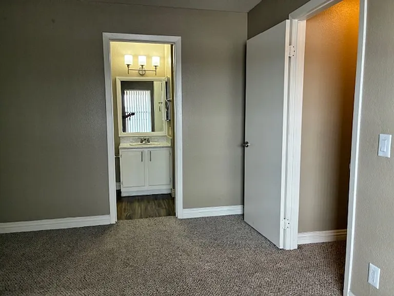 Mandalay Bay Apartments — Photo 82