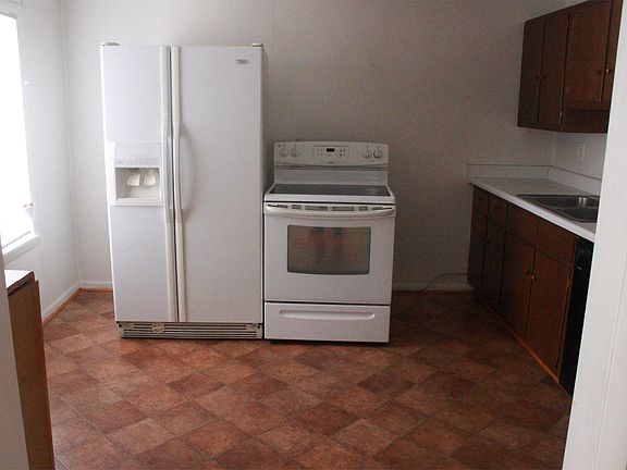 5th image of 177 College Dr APT 9