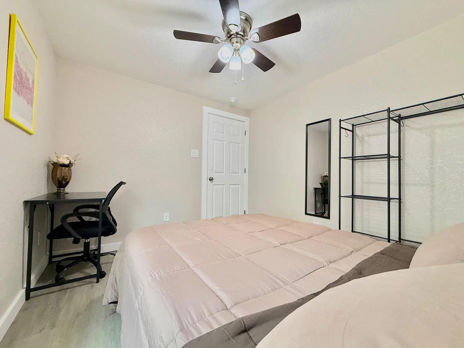 4 bed, 2.0 bath, 1712 sqft, $728 — Photo 2