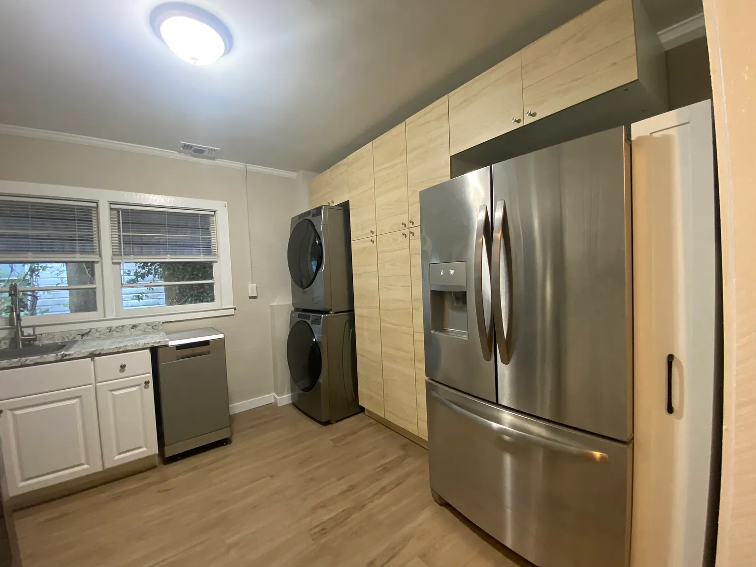 2 bed, 800 sqft, $1,700 — Photo 2
