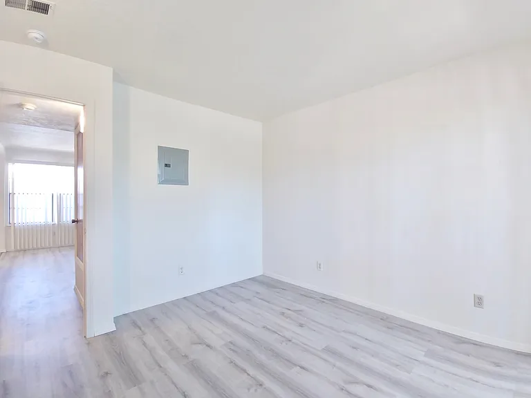 Updated Downtown 1 Bed w/ free WIFI & Gated Parking — Photo 81