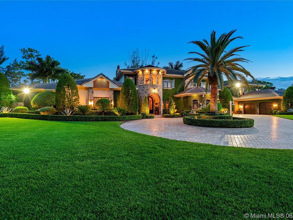 1st image of 8728 Valencia Ct