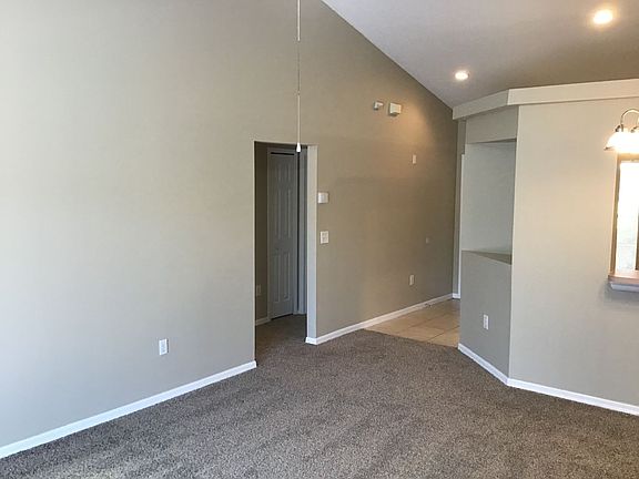 3rd image of 439 Wellesly Dr
