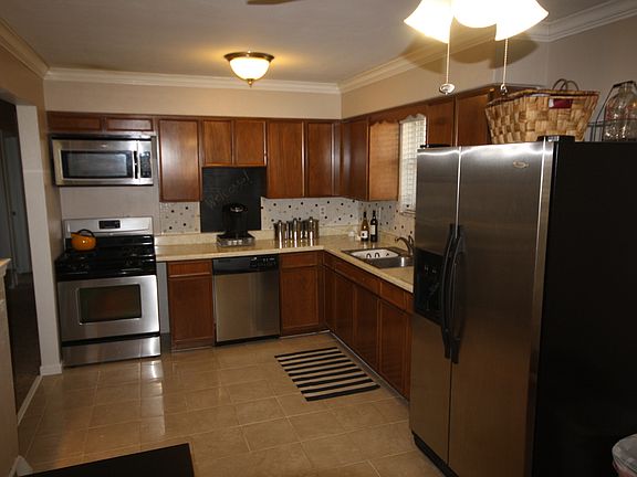 5th image of 2216 Bern Ave
