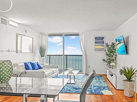 3rd image of 1200 Brickell Bay Dr APT 2502