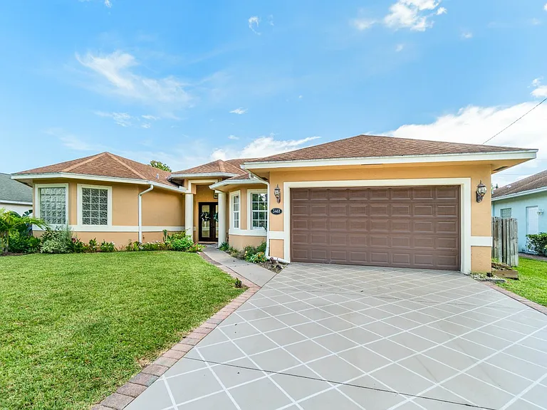 3461 SW Funtuna St — Photo 3
