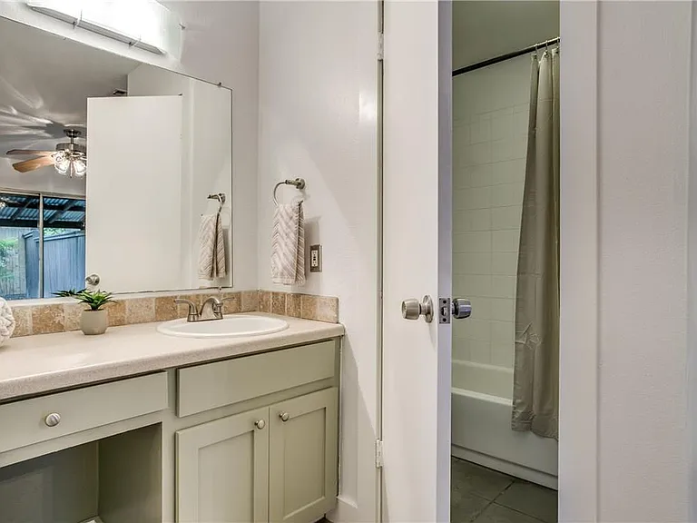 2313 La Casa Dr #B — Photo 20