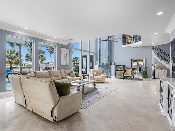 4th image of 2273 Sunset Blvd