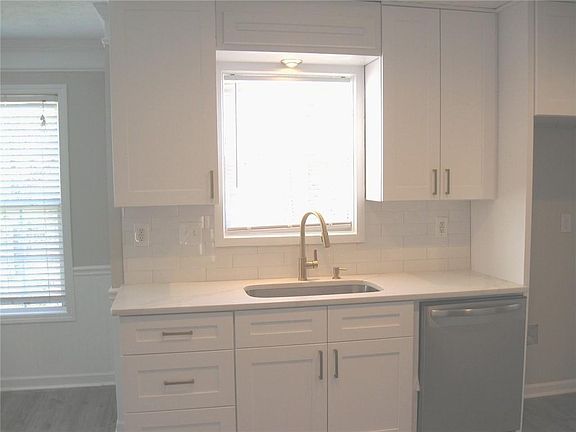 4th image of 2225 Blue Ridge Ln