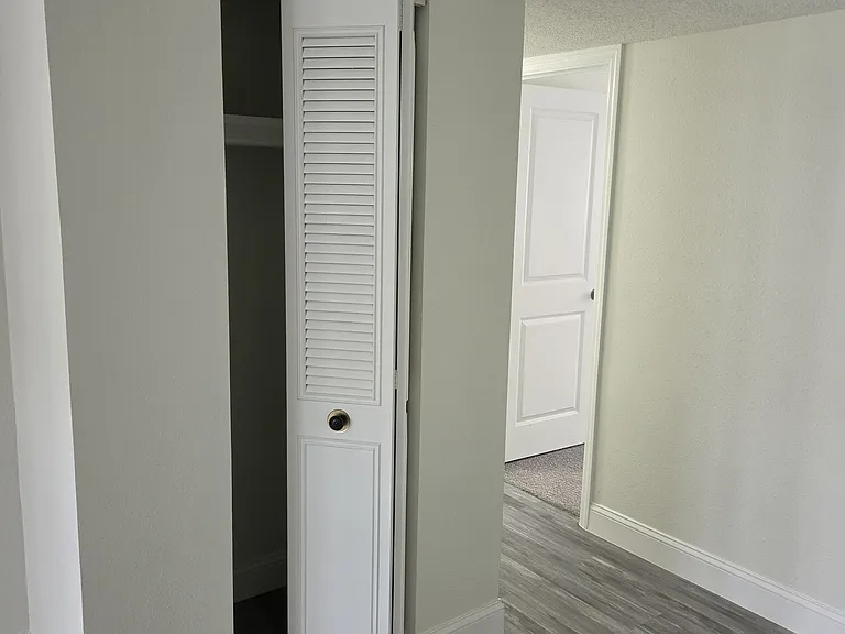 22333 Edgewater Dr — Photo 2