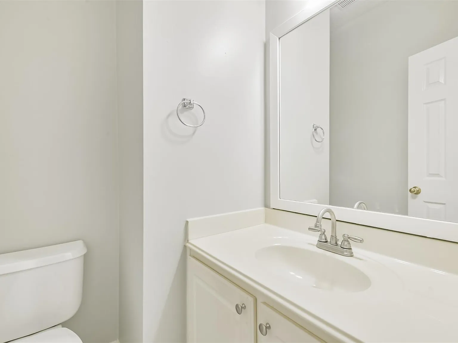 4 bed, 2.5 bath, 3013 sqft, $2,995 — Photo 4