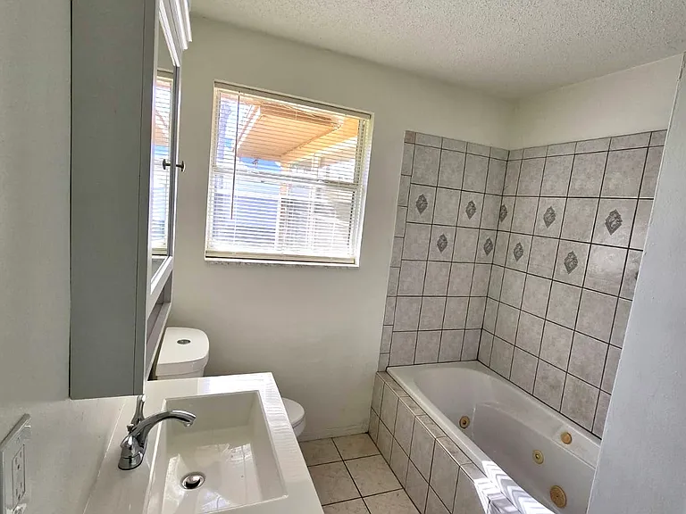192 Ponce De Leon Dr — Photo 12