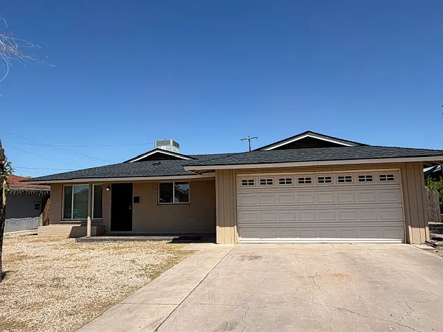 3 bedroom with 1.75 bath and Arizona room — Photo 1