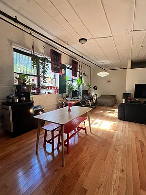 Rented by R New York | media 28