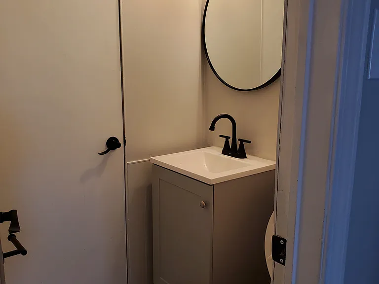 411 Sussex Dr — Photo 13