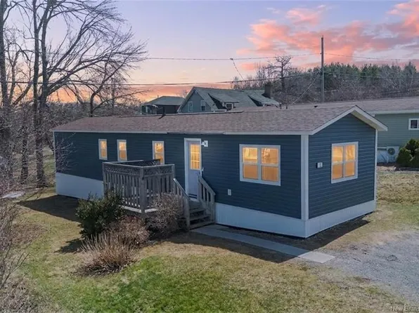2 Macintosh St, Fredericton, NB E3C 1L8