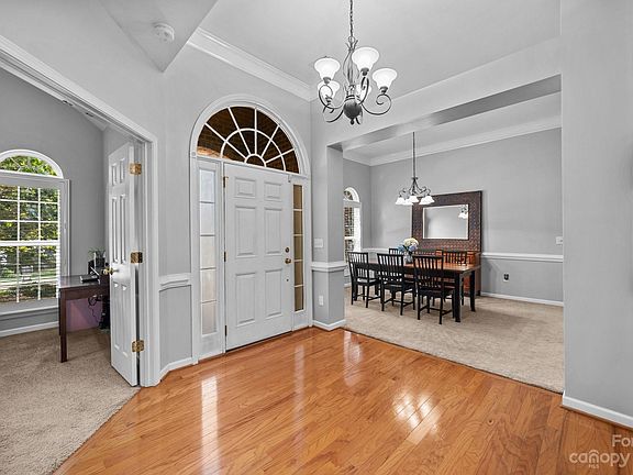 5th image of 7701 Woodcrest Dr