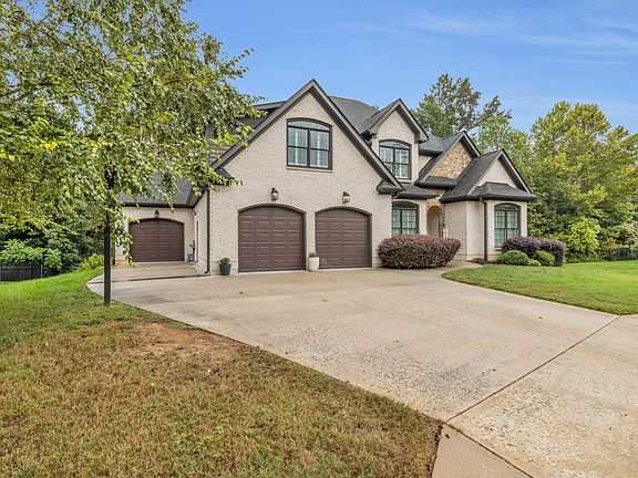 3rd image of 437 Heartfield Ct