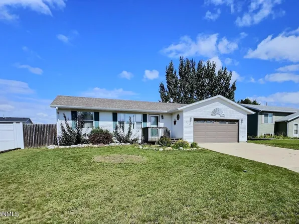 136 Allen Dr, Bismarck, ND 58504