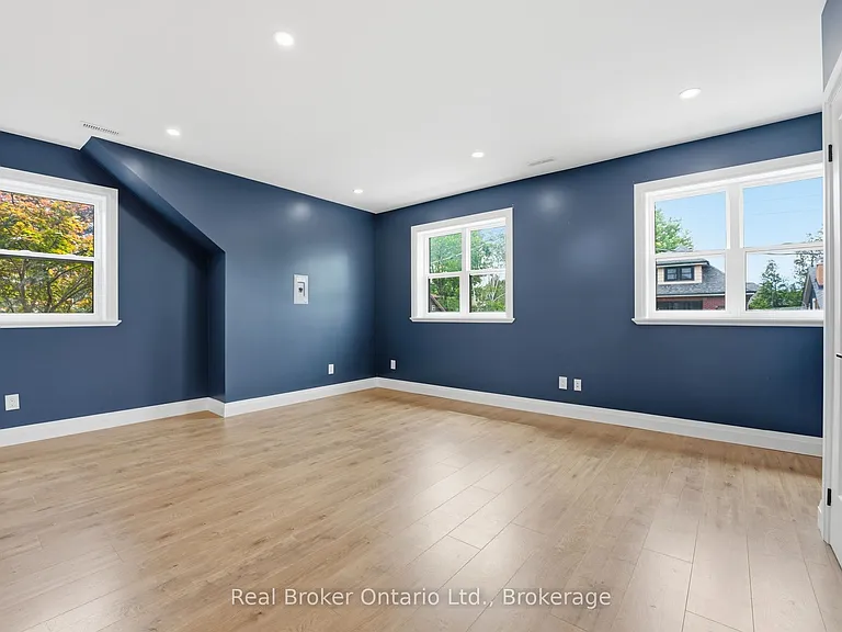 58 Rosslyn Ave N #2 — Photo 13