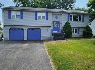 89 Abbey Ln, Windsor, CT 06095