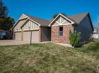 5648 SW Barrington Ct N, Topeka, KS 66614