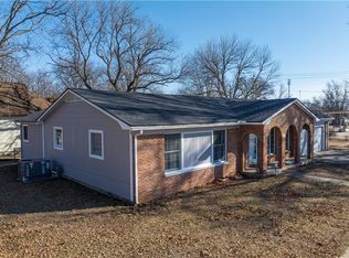 122 N 3rd St, Neodesha, KS 66757