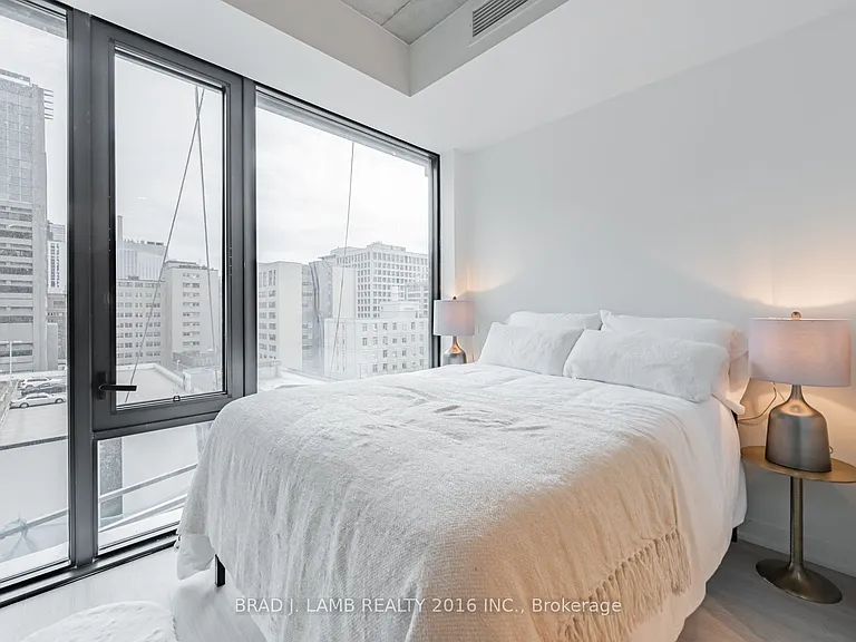 195 McCaul St #1005 — Photo 14