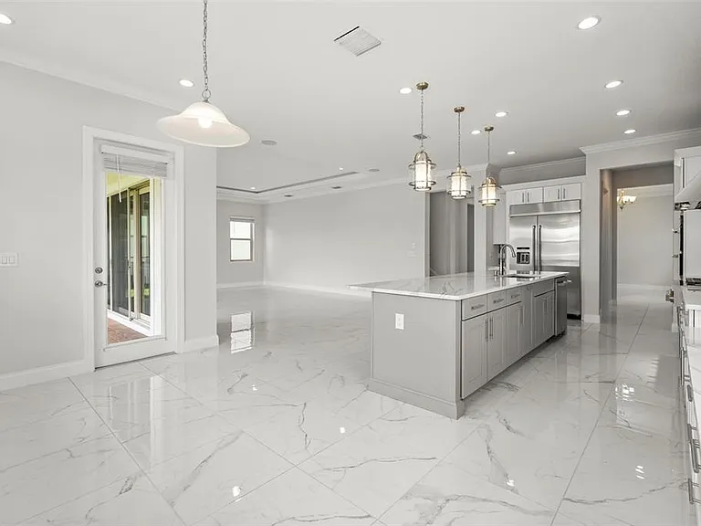 10511 Royal Cypress Way — Photo 8