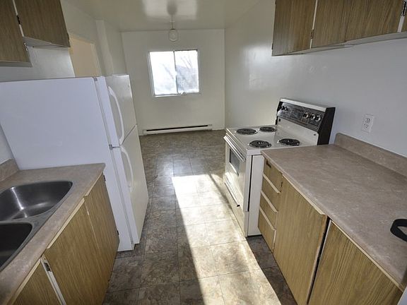 3rd image of 1252 Grenadier Dr