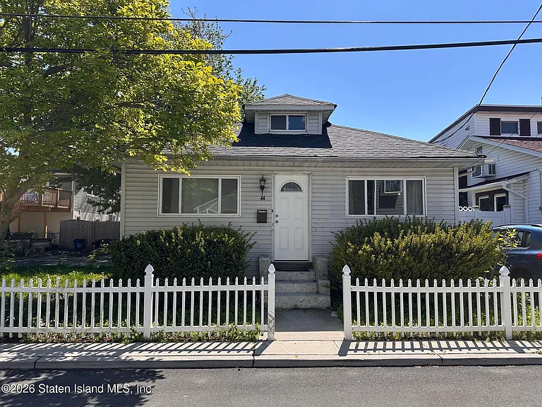 44 Milbank Rd — Photo 1