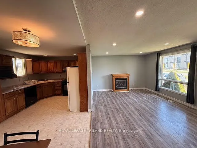 165 Railway Ave — Photo 4