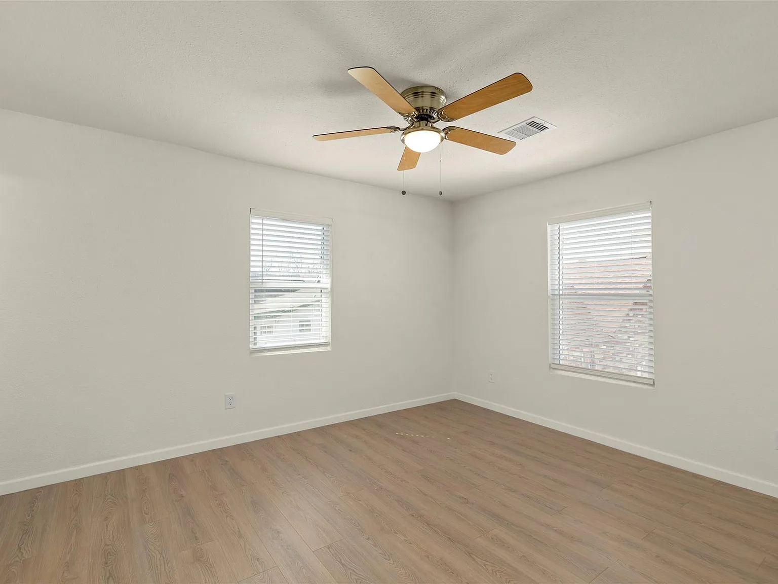 1 bed, 1.0 bath, $1,200 — Photo 4