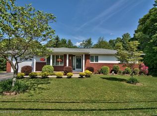 204 S Washington Ave, Jermyn, PA 18433