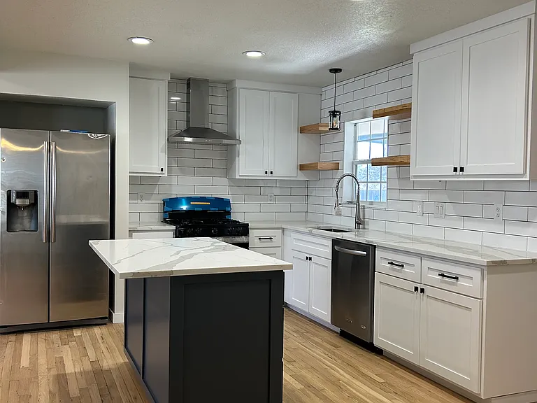 472 Dresden Dr — Photo 16