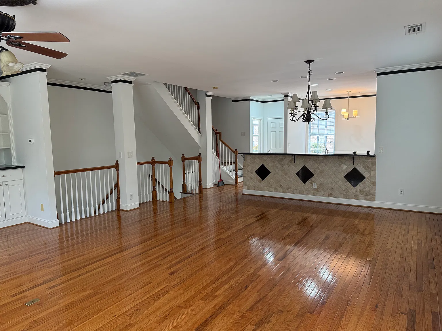 4 bed, 3.5 bath, 1850 sqft, $3,000 — Photo 2