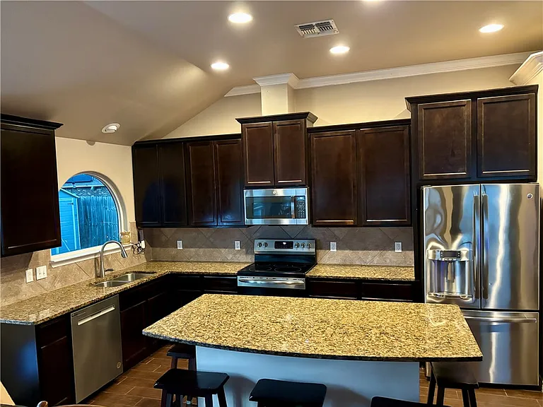 2220 Mangrove Dr — Photo 7