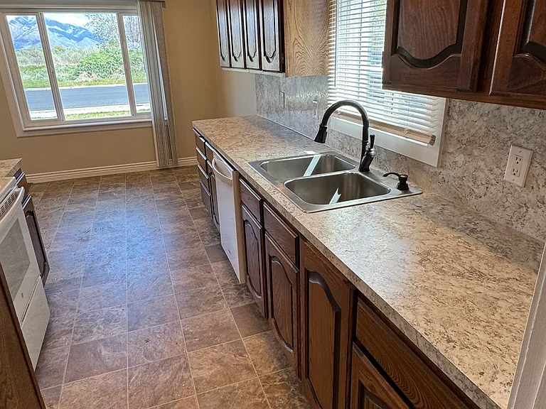 5193 S 4700 W — Photo 10