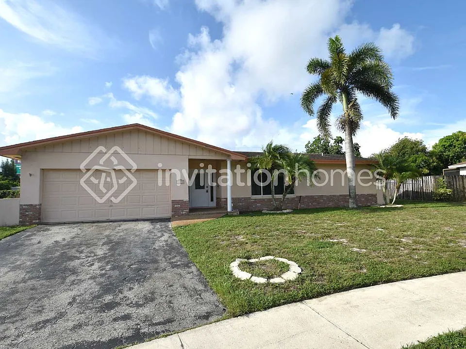 5220 SW 8th Ct
