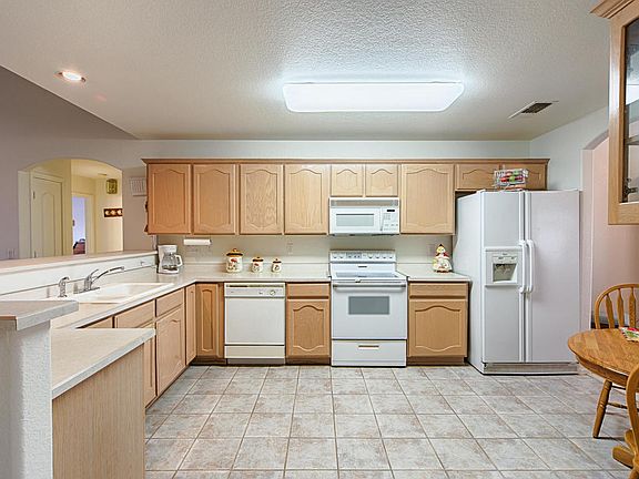 5th image of 10758 W Runion Dr