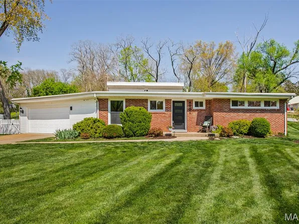 4901 Saint Gemme Ln, Saint Louis, MO 63128