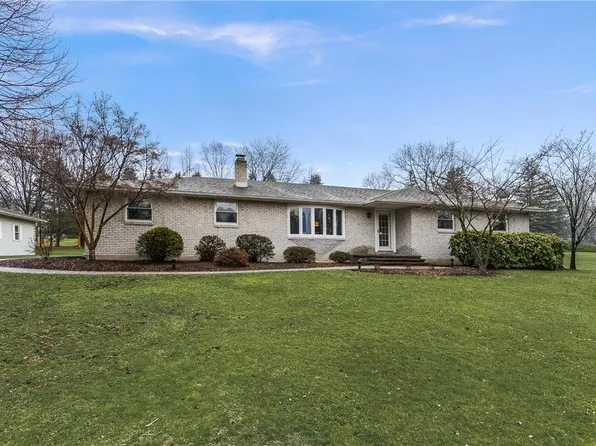 416 Apple Dr, Bath, PA 18014