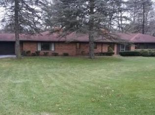1490 Manderford Rd, Bloomfield Hills, MI 48304