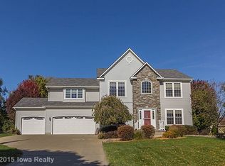 9805 Skyline Cir, Johnston, IA 50131