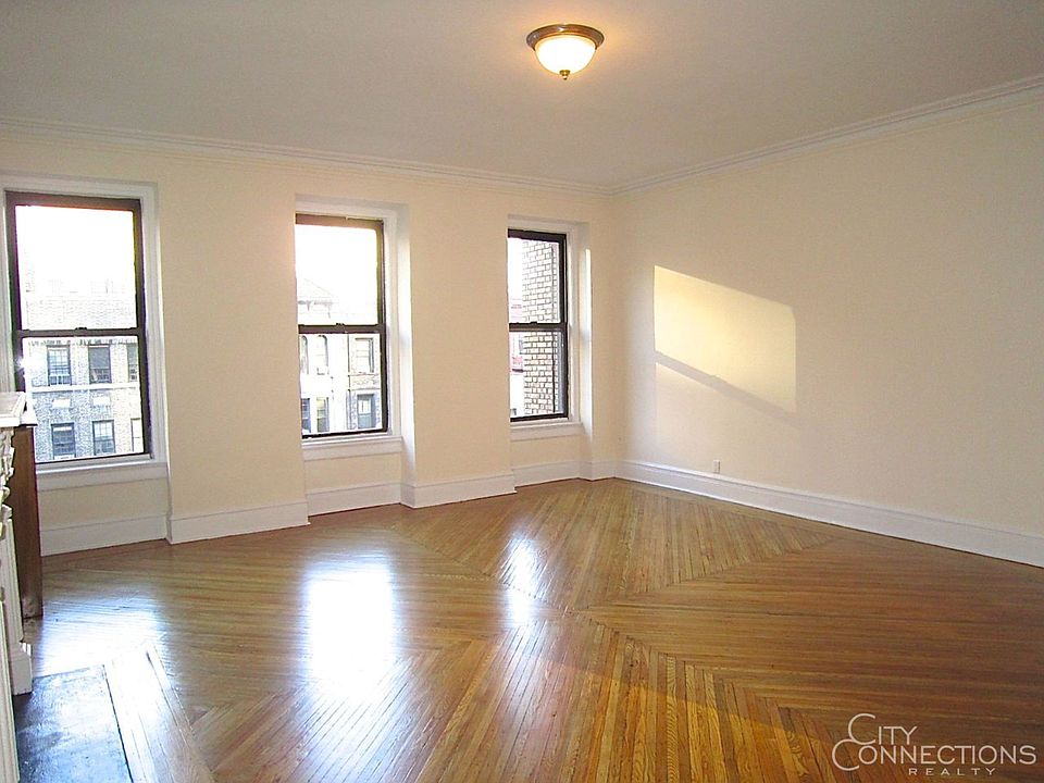 2nd image of 150 W 72nd St #5A