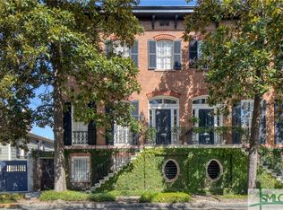110 W Harris St, Savannah, GA 31401
