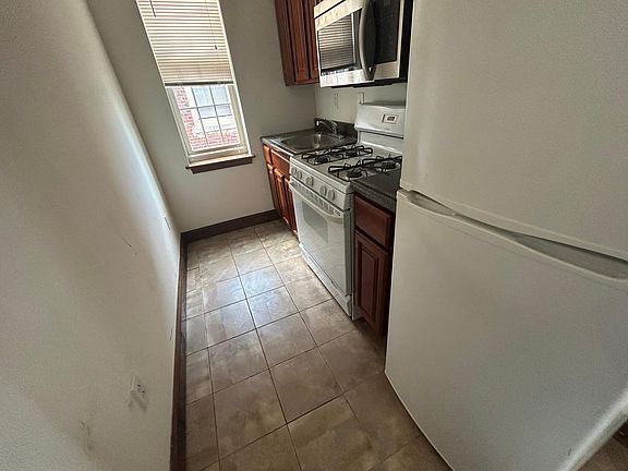 2nd image of 5098 Walnut St #A403