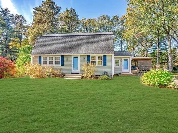 30 Deepwoods Dr, Westfield, MA 01085